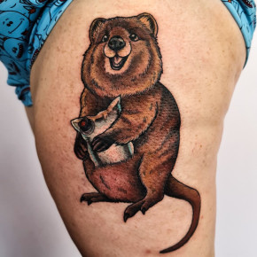 Just a quokka with her good bag. ???? I can't believe I haven't tattooed a quokka until now! @withlovetattoo #tattoos #ink #tattoo #quokka #quokkatattoo #goon #goonbag #goonsack #goontattoo #justaustralianthings #australiantattoos #australiantatto